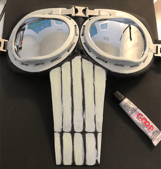 Everything you need to know to make a DIY Screenslaver from the Incredibles 2 including which glow paint actually works. #screenslaver #incrediblescostumes #diyhalloweencostumes #costumes #cosplay 