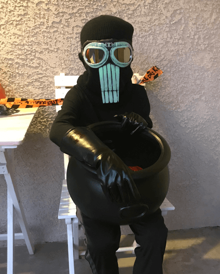 Everything you need to know to make a DIY Screenslaver from the Incredibles 2 including which glow paint actually works. #screenslaver #incrediblescostumes #diyhalloweencostumes #costumes #cosplay 